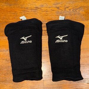 Mizuno Black Knee Pads